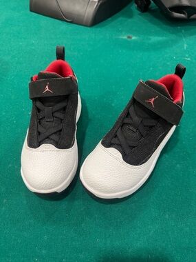 Jordan Kids Black/White/Red Low-Top Sneakers size 13C